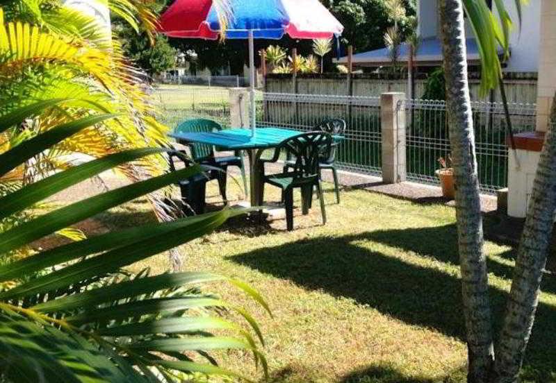 Paradise Court Holiday Units Airlie Beach Exterior photo