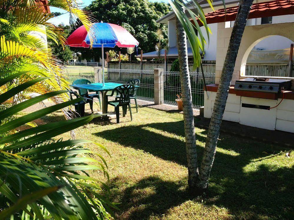 Paradise Court Holiday Units Airlie Beach Exterior photo